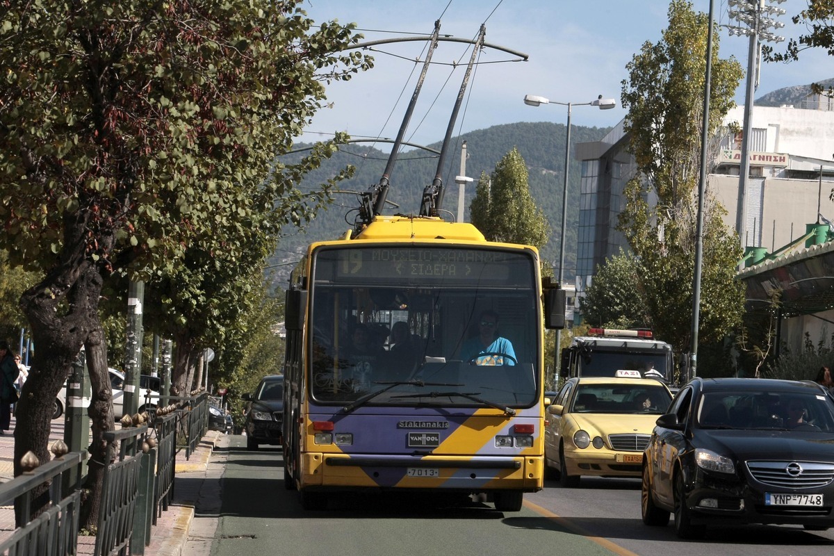 Πανικός στην Πατησίων – Ινδός αυνανιζόταν μέσα στο τρόλεϊ