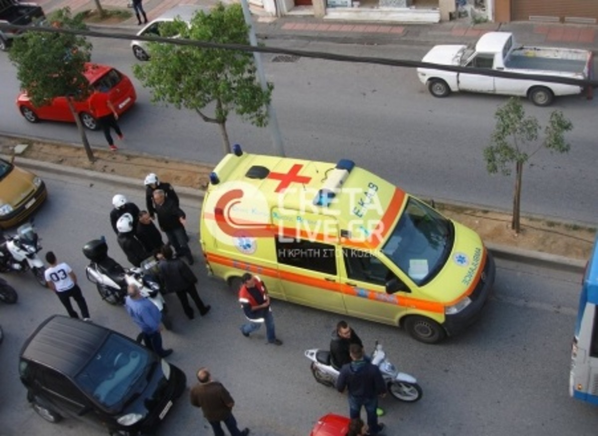 Μηχανάκι παρέσυρε γυναίκα αφού κατέβηκε από το λεωφορείο – Μεταφέρθηκε στο νοσοκομείο