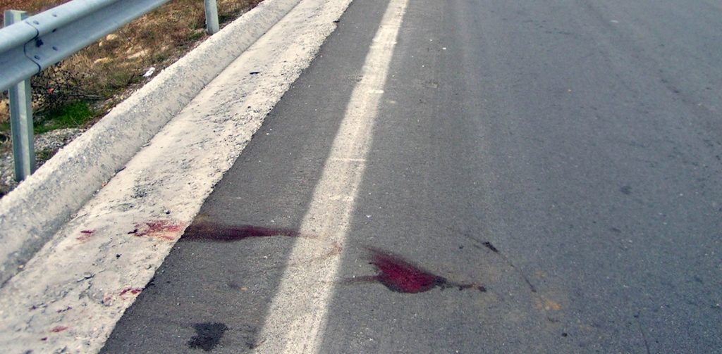 Τον παρέσυρε τον σκότωσε και τον εγκατέλειψε!