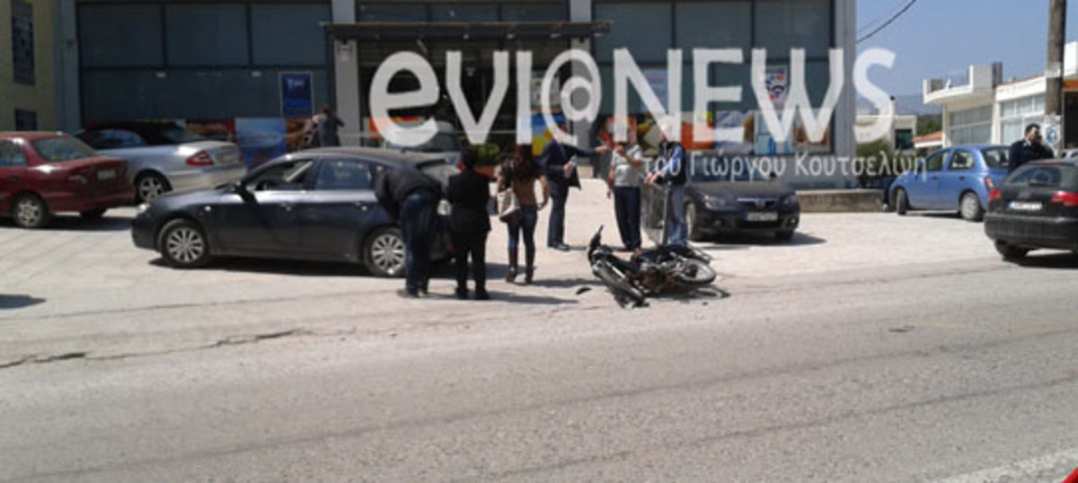 Εύβοια: Οδηγός μηχανής βγήκε αλώβητος από σφοδρή μετωπική με αυτοκίνητο!
