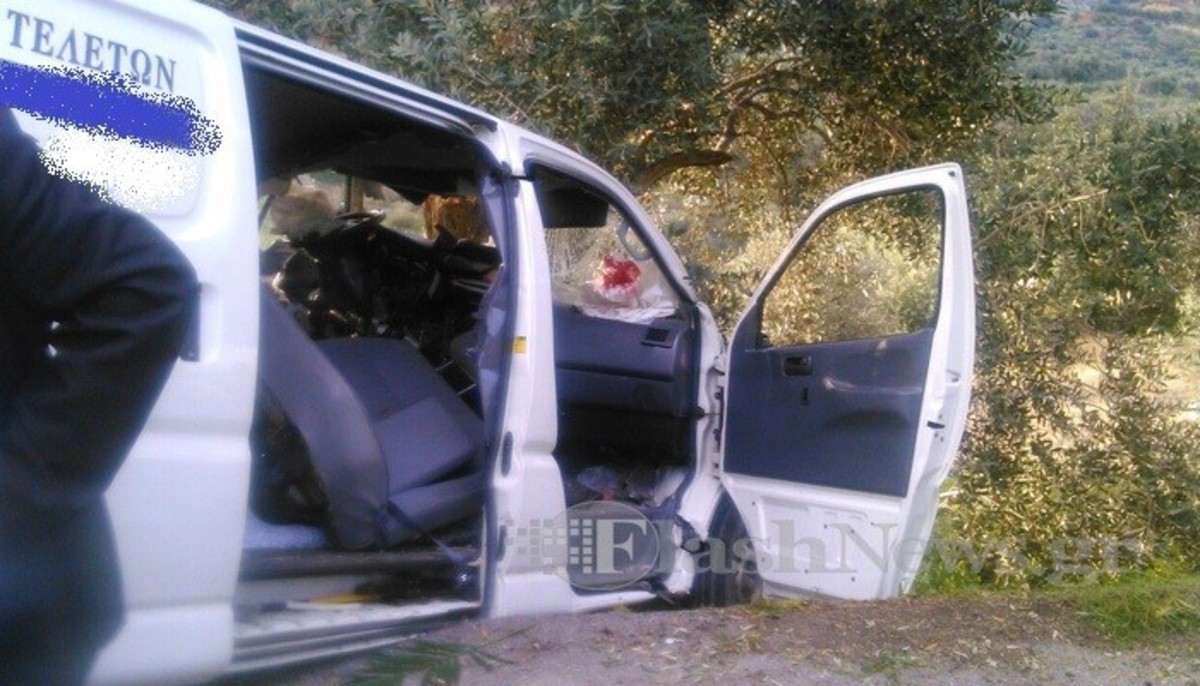 Ηράκλειο: Κλούβα γραφείου κηδειών συγκρούστηκε… με ελιά (ΦΩΤΟ)