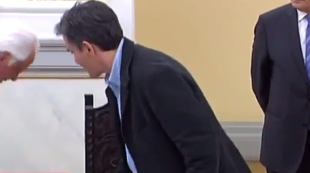 Ο… “ζημιάρης” Ευκλείδης Τσακαλώτος και η χαμένη πένα (ΒΙΝΤΕΟ)