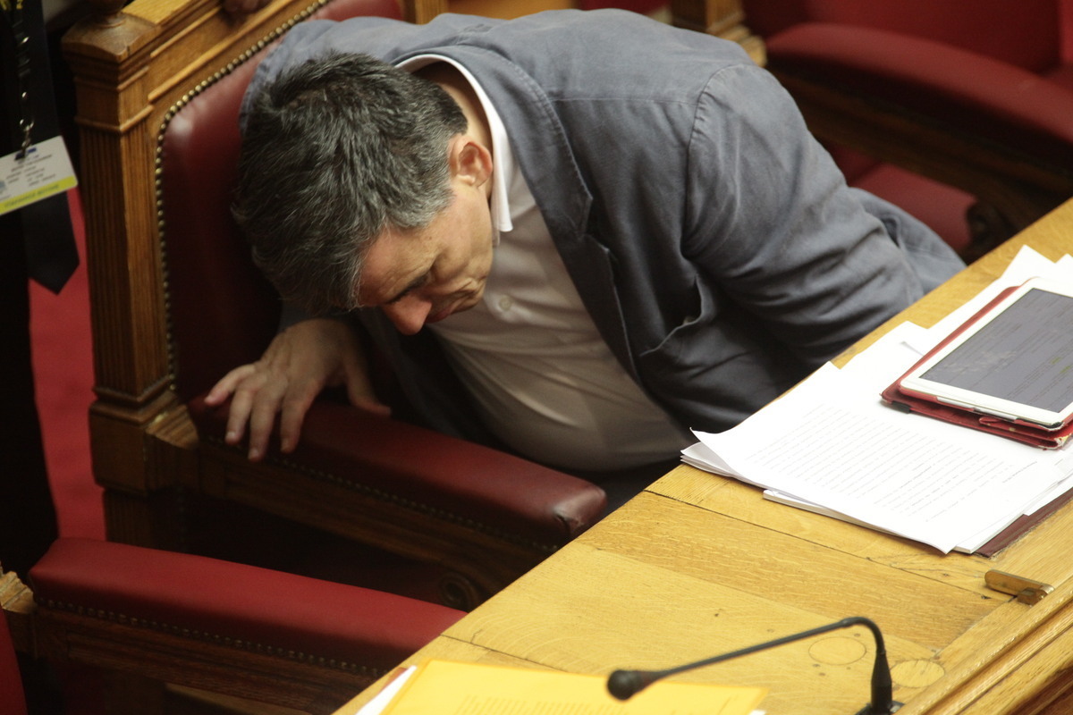 Τι έχασε ο κατάκοπος Τσακαλώτος μέσα στη Βουλή