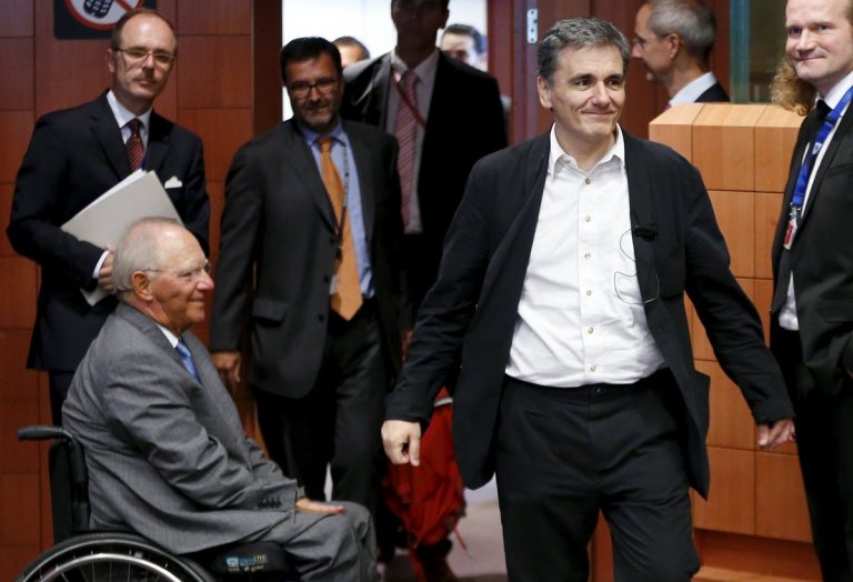 Eurogroup: Τι συνέβη όταν ο Τσακαλώτος συνάντησε τον Σόιμπλε (ΦΩΤΟ)