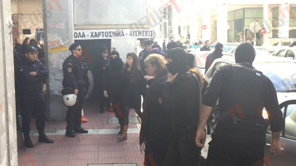 Στον ανακριτή η μητέρα και η σύντροφος του Γ. Τσάκαλου – Απεργία πείνας από 10 “Πυρήνες”