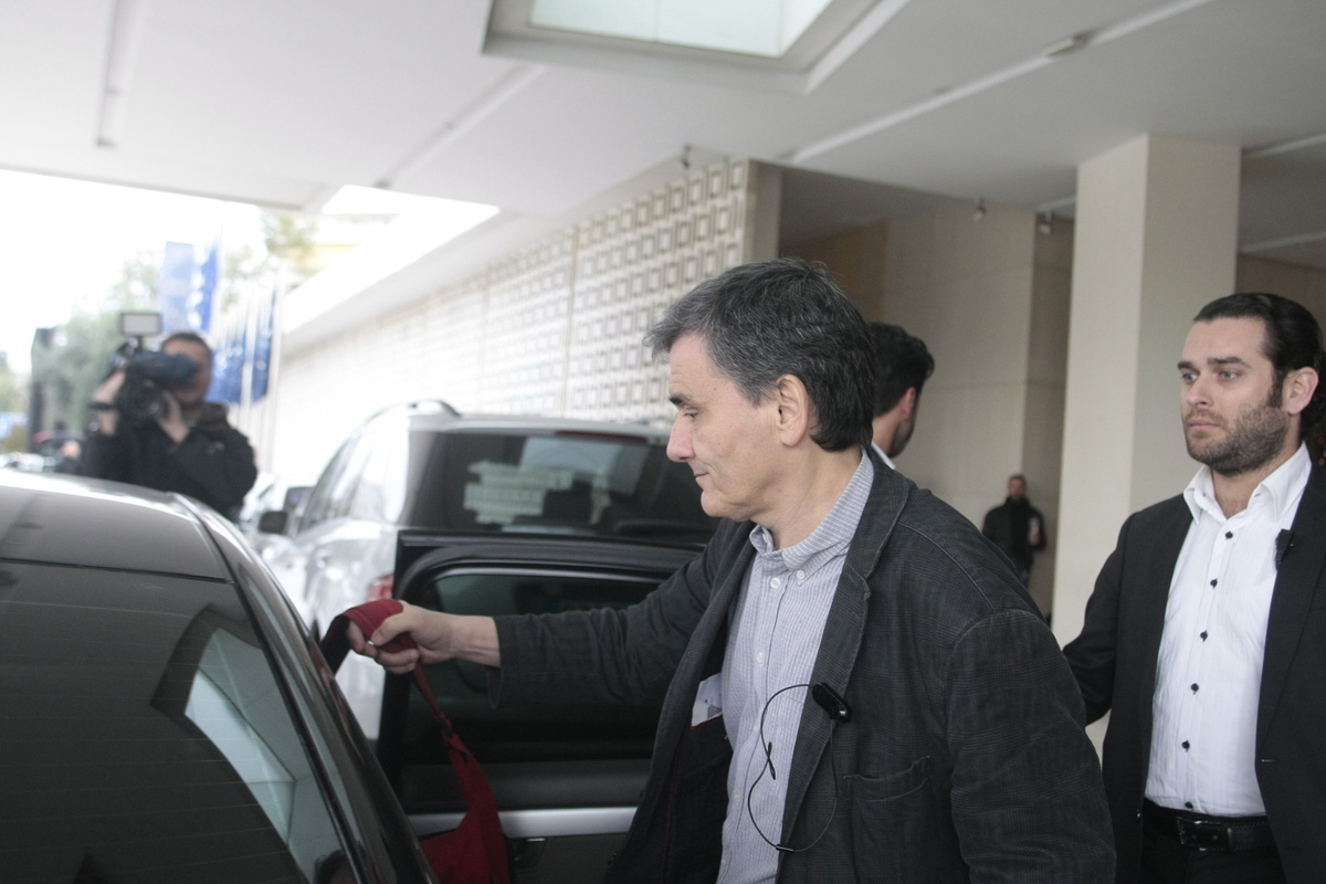 Κλειδώνει σήμερα η συμφωνία κυβέρνησης – δανειστών – Εκκρεμούν μόνο τα “κόκκινα δάνεια”