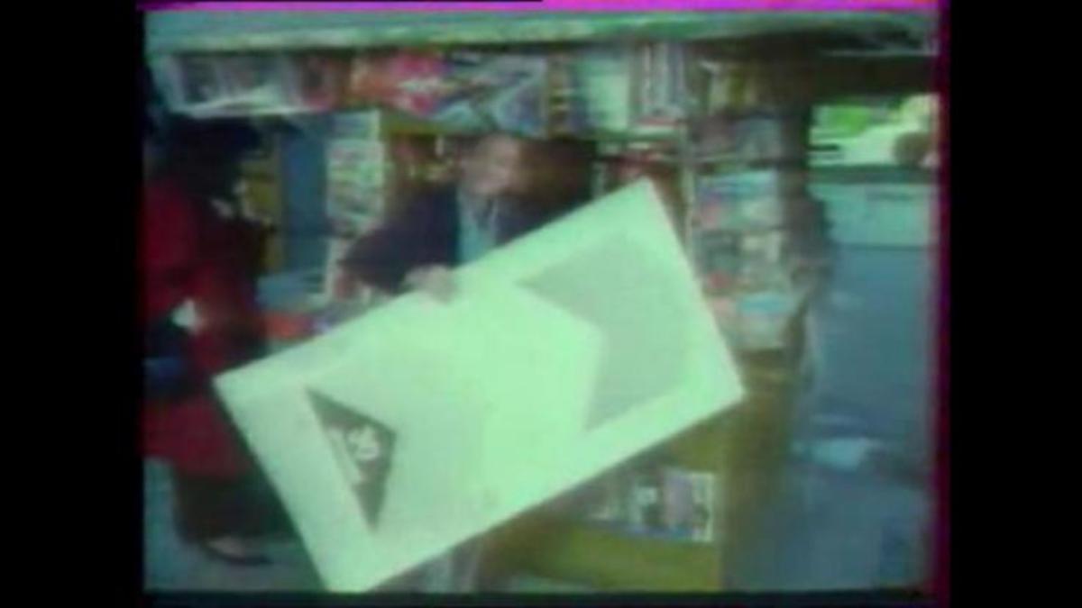 Θυμάστε την πρώτη διαφήμιση για τα εισιτήρια τρόλεϊ με τον Κώστα Τσάκωνα ;