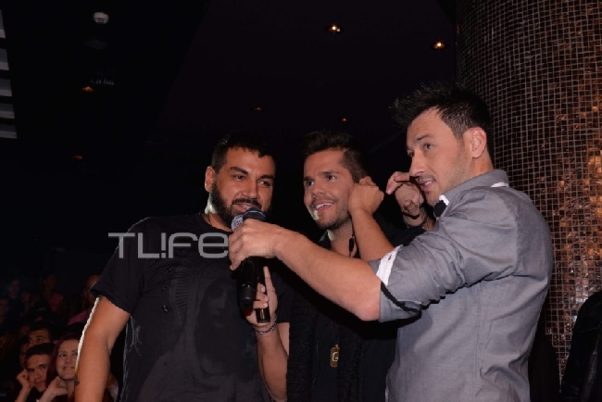 O εκκεντρικός Βούλγαρος τραγουδιστής Αζίζ στην πρεμιέρα του Γιώργου Τσαλίκη (ΦΩΤΟ)