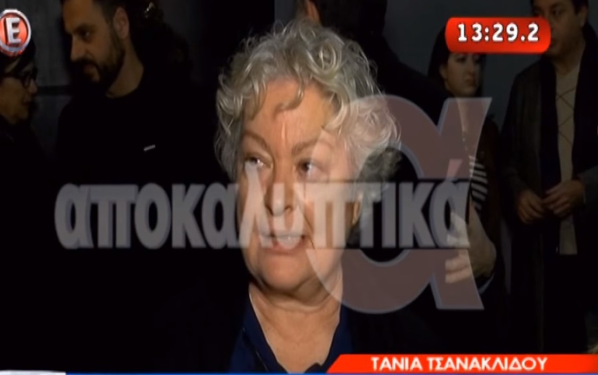 Τάνια Τσανακλίδου: Αποκαλύπτει την πραγματική της ηλικία και το λόγο που άφησε τα μαλλιά της λευκά!