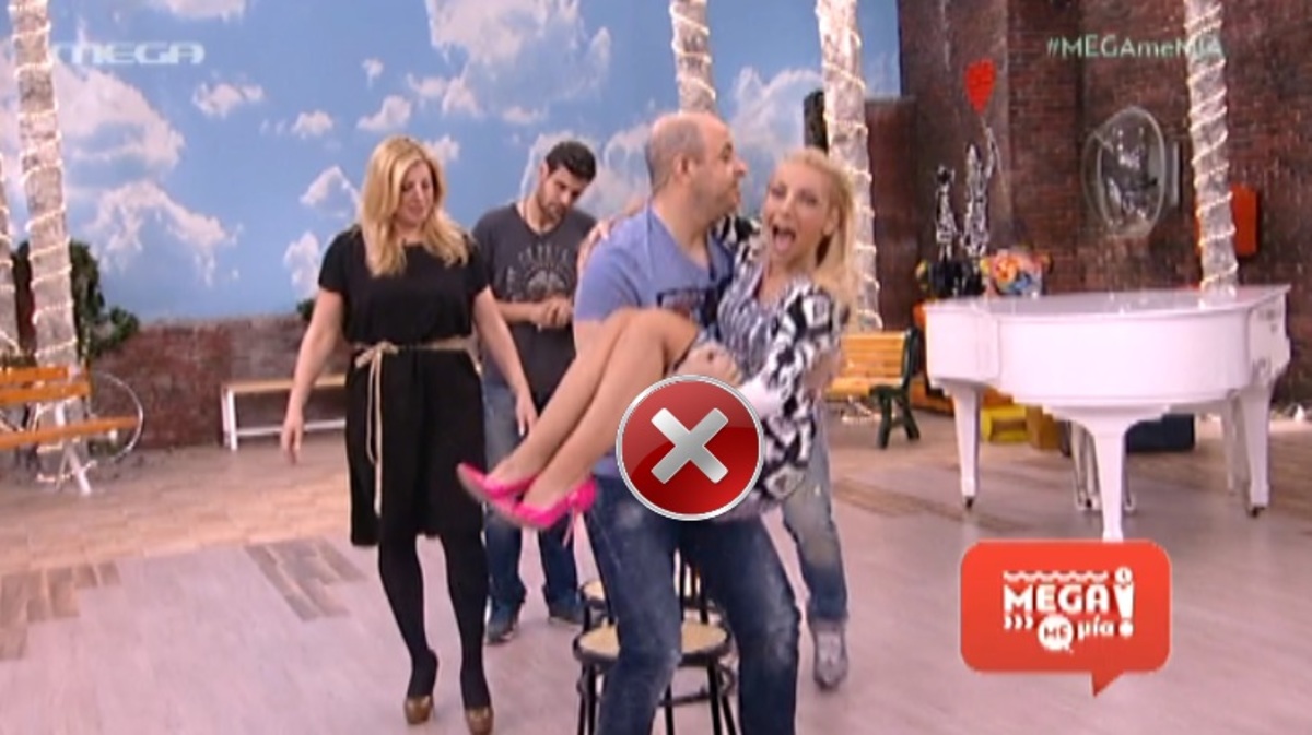 Οι …αποκαλύψεις της Τσαβαλιά όσο προσπαθούσε να μαζέψει το κοντό φόρεμα!