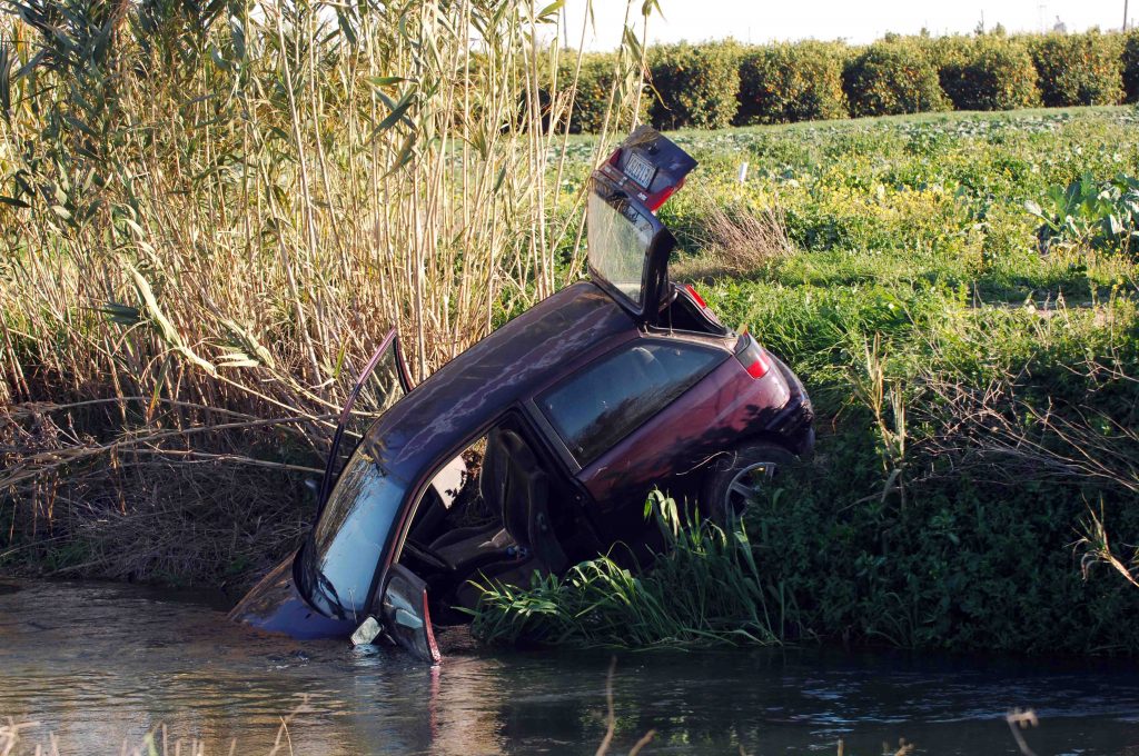 Το αυτοκίνητο που βρέθηκε στο ποτάμι ΦΩΤΟ EUROKINISSI
