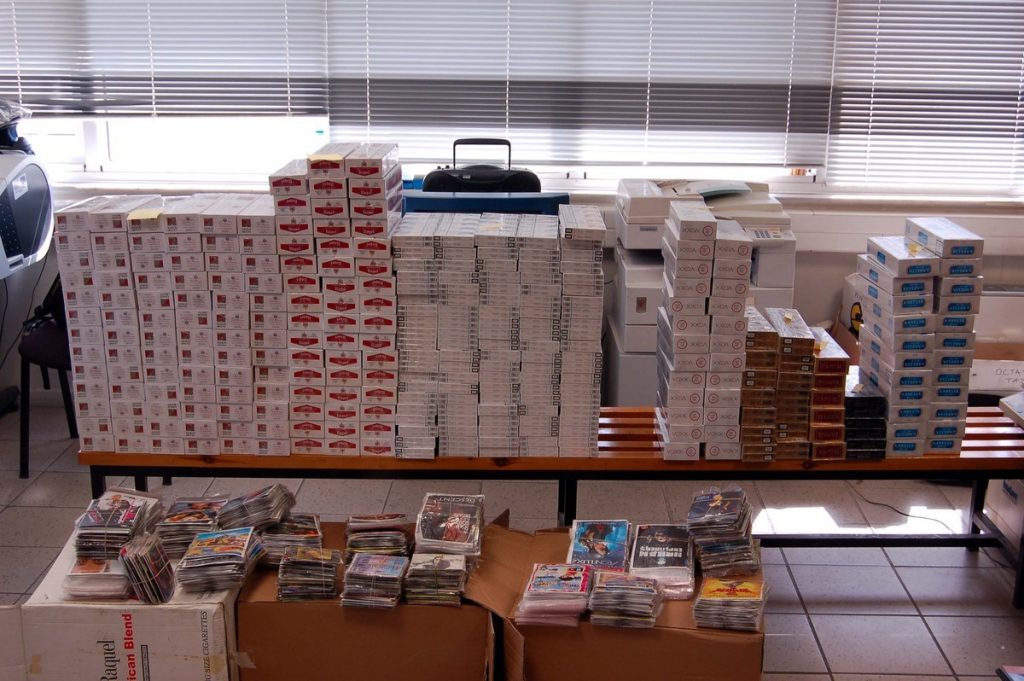 Θα έριχναν στην αγορά 1.500 λαθραία πακέτα τσιγάρων