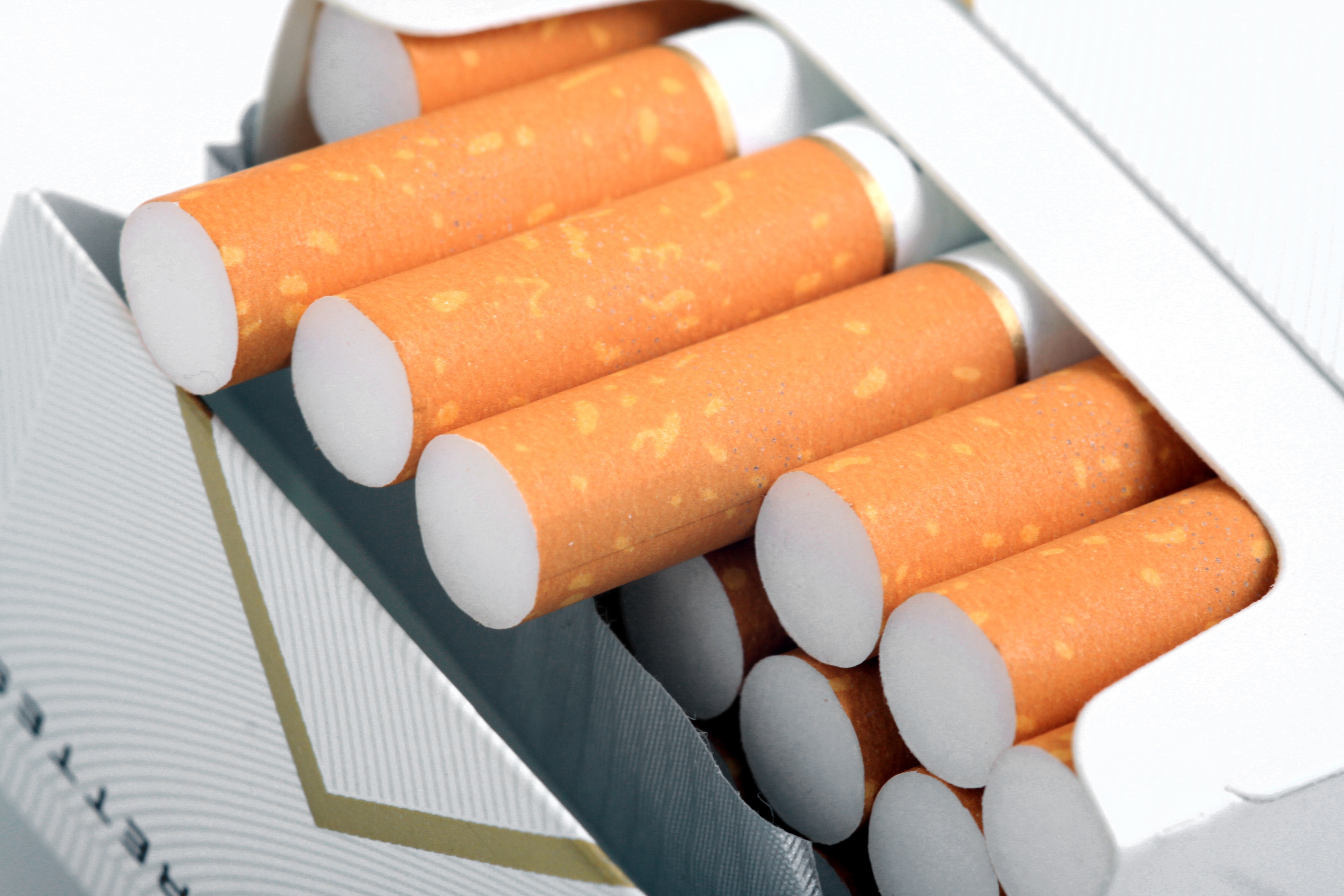 Πάνω από 10 λιμενικοί στο μεγάλο κύκλωμα λαθραίων τσιγάρων