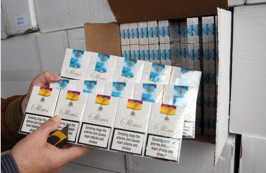 Χιλιάδες πακέτα με λαθραία τσιγάρα - ΦΩΤΟ EUROKINISSI