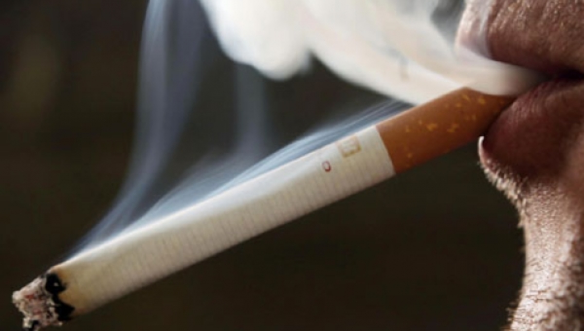 Έκαναν έξωση σε 75χρονο γιατί είναι καπνιστής!