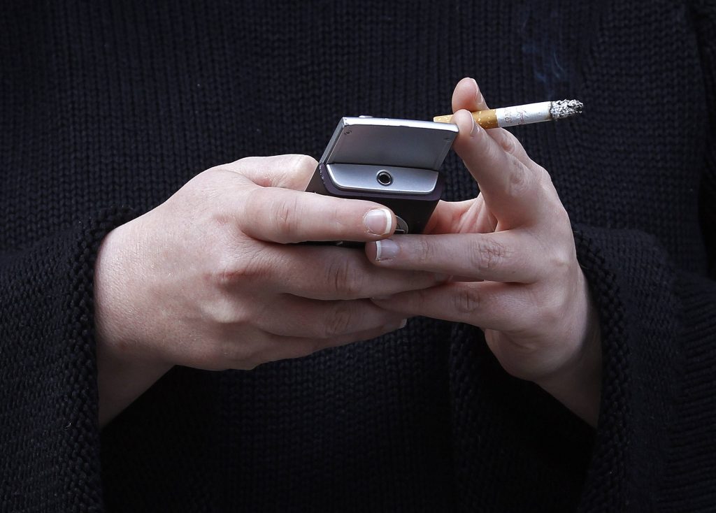 Το τσιγάρο οδηγεί του νέους στη θανατηφόρο νόσο των καπνιστών