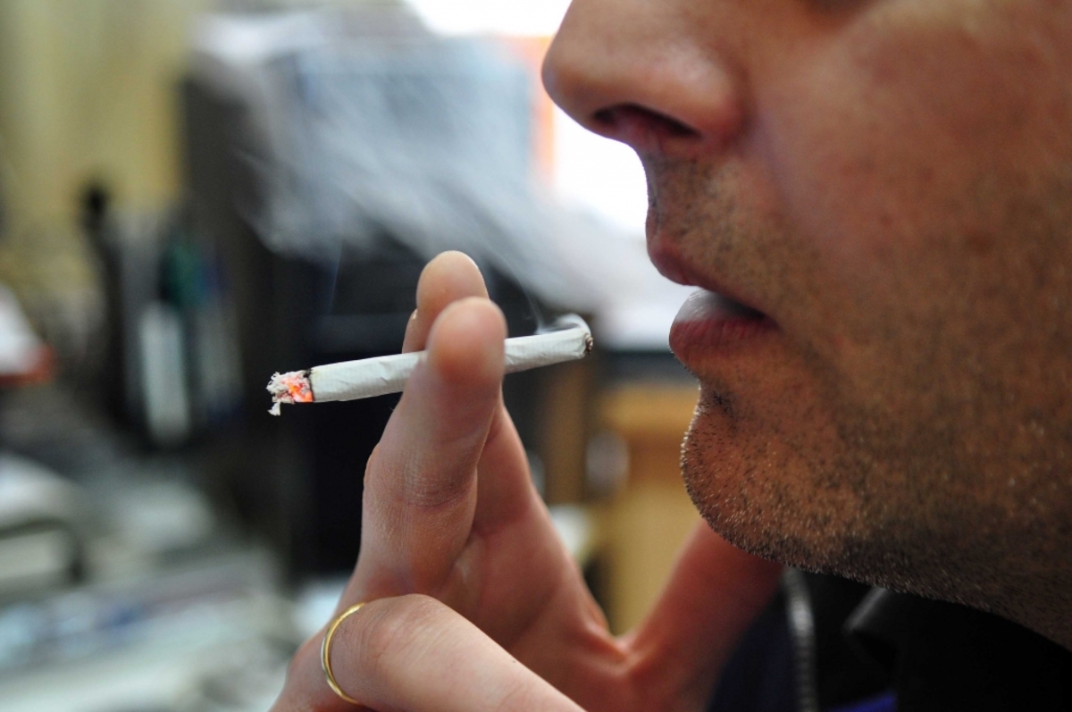 Ελληνες: Παραμένουμε τα πρώτα “φουγάρα” στην Ευρώπη