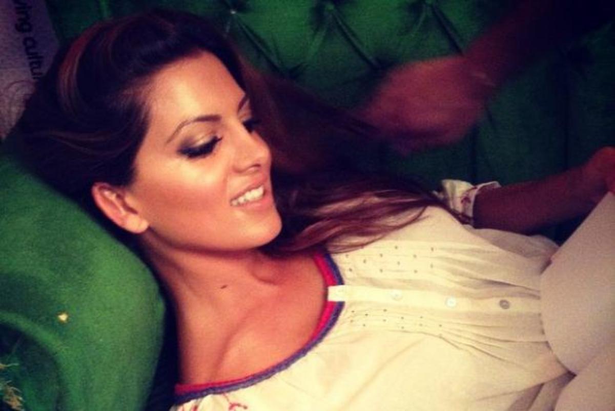 Σταματίνα Τσιμτσιλή και Ελένη Τσολάκη φωτογραφίζονται για το νέο πρόγραμμα του Alpha