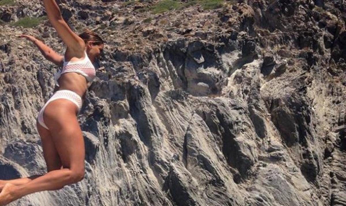 Δείτε την κόρη της Σταματίνας Τσιμτσιλή να βγάζει βόλτα το σκύλο τους