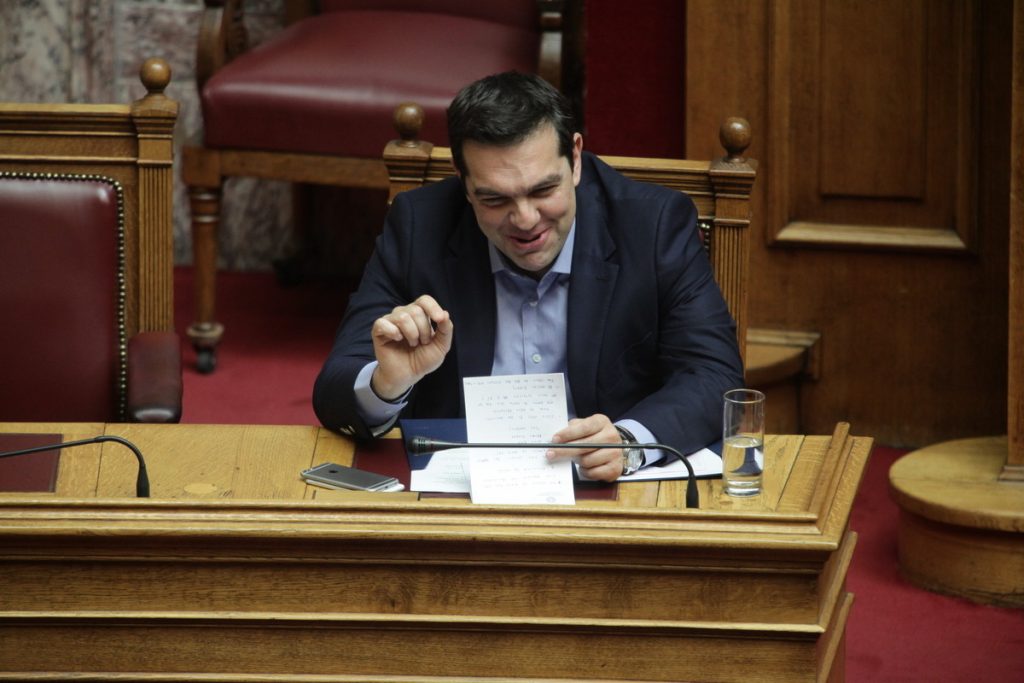 Αποθέωση Τσίπρα για το προληπτικό Μνημόνιο και ο μπαμπούλας Βαρουφάκης