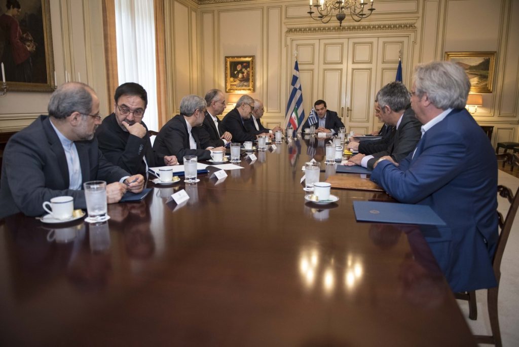 Η συνάντηση του Τσίπρα με τον Υπουργό Εξωτερικών του Ιράν Χονσάρι (ΦΩΤΟ)
