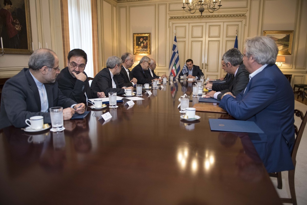 Η συνάντηση του Τσίπρα με τον Υπουργό Εξωτερικών του Ιράν Χονσάρι (ΦΩΤΟ)