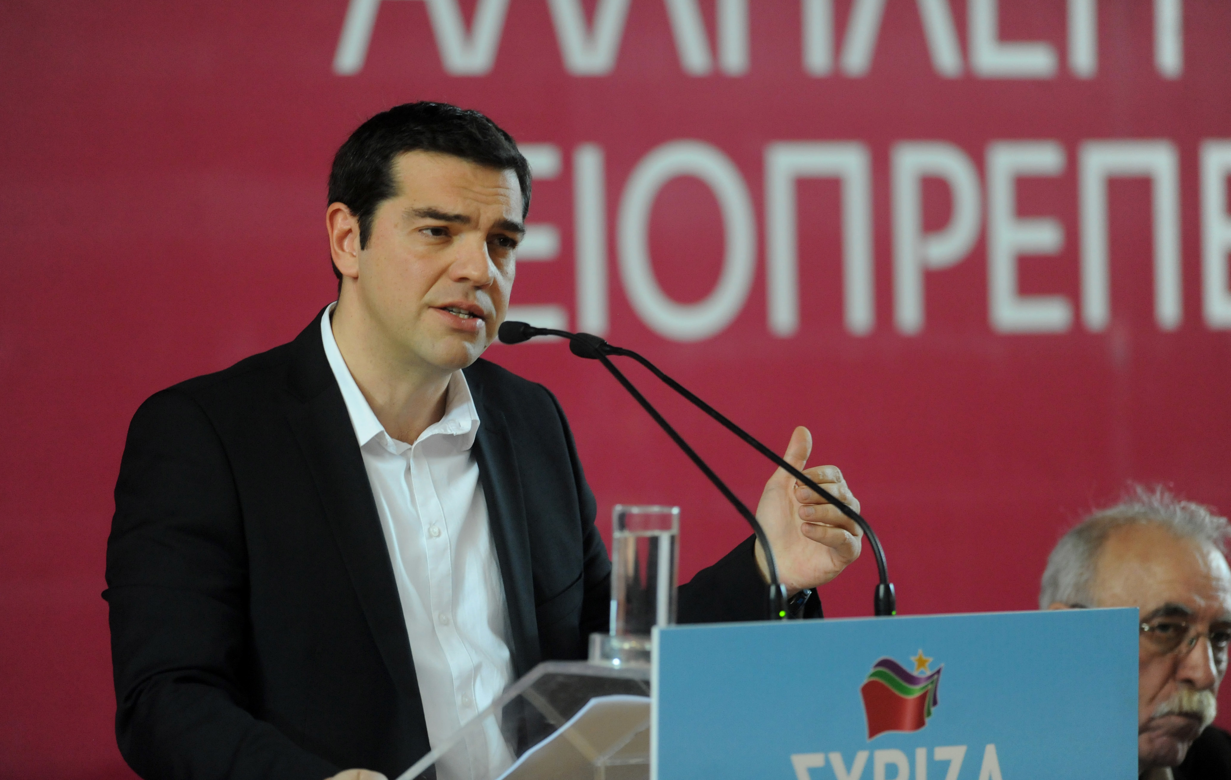 Ο Α. Τσίπρας σε γερμανό δημοσιογράφο: Το χρέος να ελαφρύνει κατά 60%