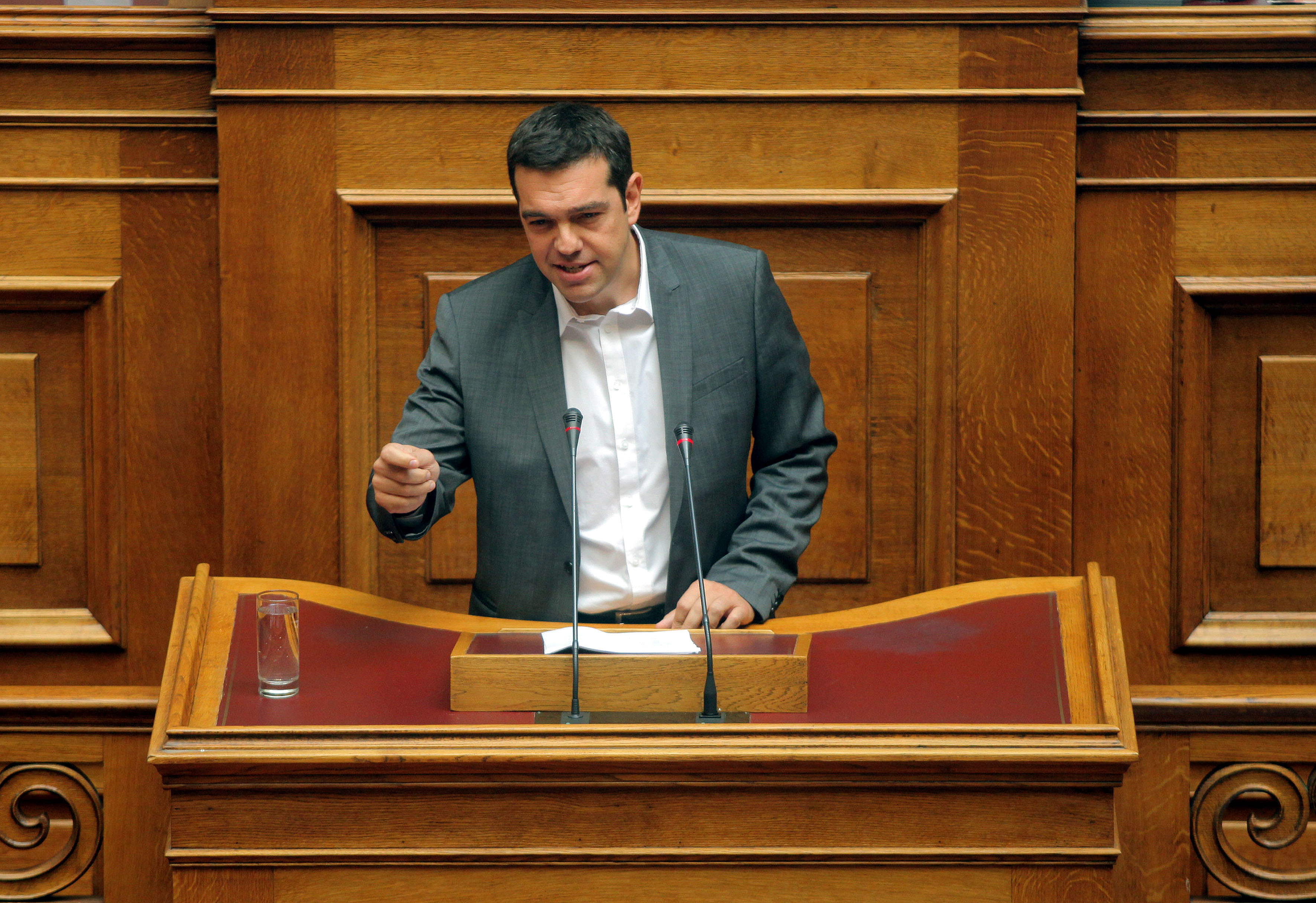 Τσίπρας: “Ο Σαμαράς, έχει λιγότερες αρμοδιότητες από δήμαρχο της Κάτω Σαξονίας” – Στουρνάρας: “Επενδύεται στο φόβο του κόσμου”