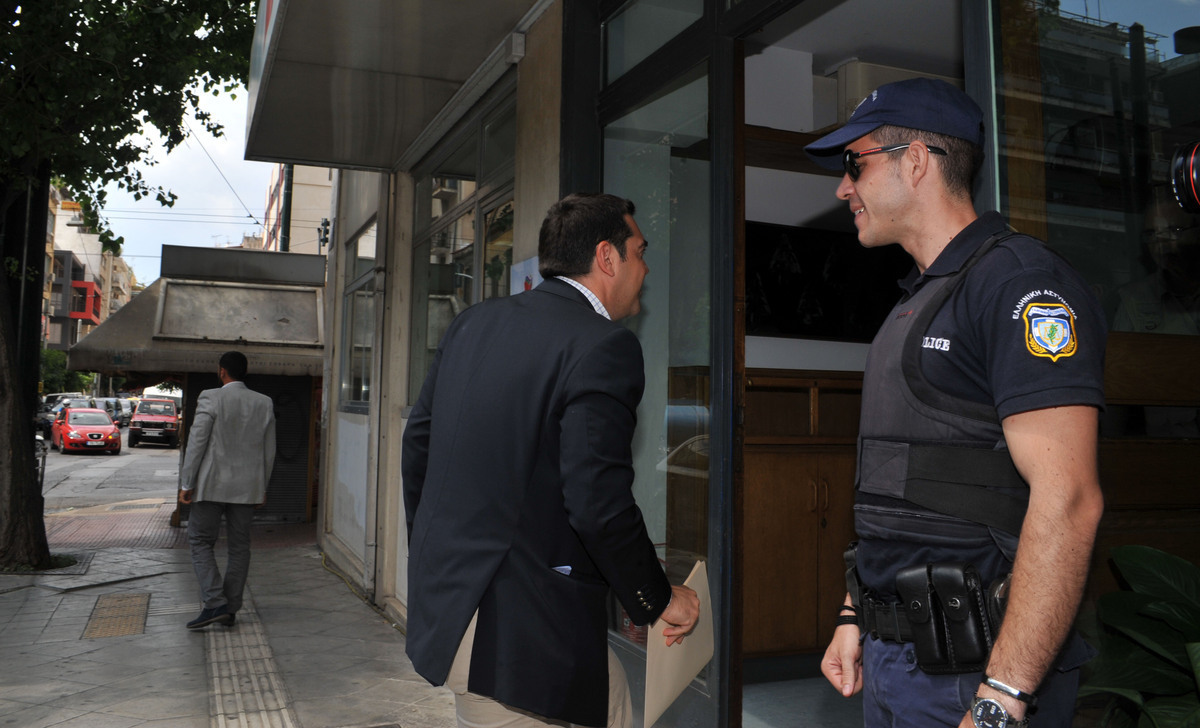 Στην κόψη του ξυραφιού η συνεδρίαση της Πολιτικής Γραμματείας του ΣΥΡΙΖΑ – Δίνουν εντολή στον Τσίπρα για συμφωνία ή ρήξη!