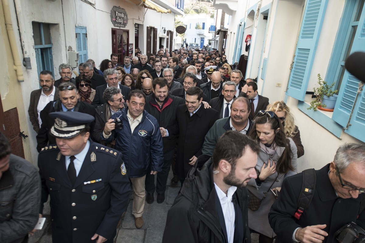 Καρέ – καρέ η επίσκεψη του Αλέξη Τσίπρα στη Νίσυρο [pics]