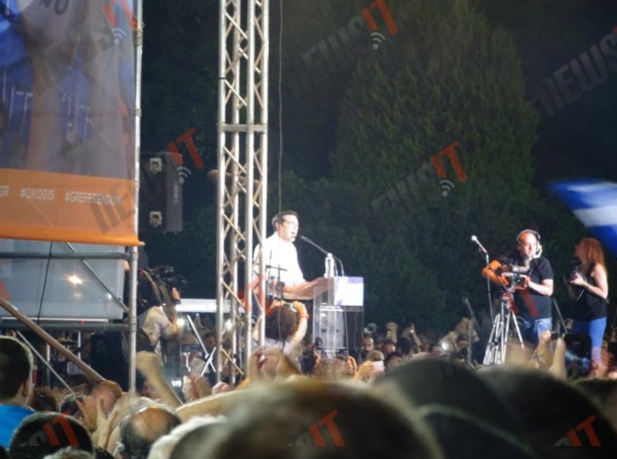 Δημοψήφισμα: Ο Αλέξης Τσίπρας στη συγκέντρωση του ΟΧΙ: Όλος ο πλανήτης έχει το βλέμμα του στην πλατεία Συντάγματος