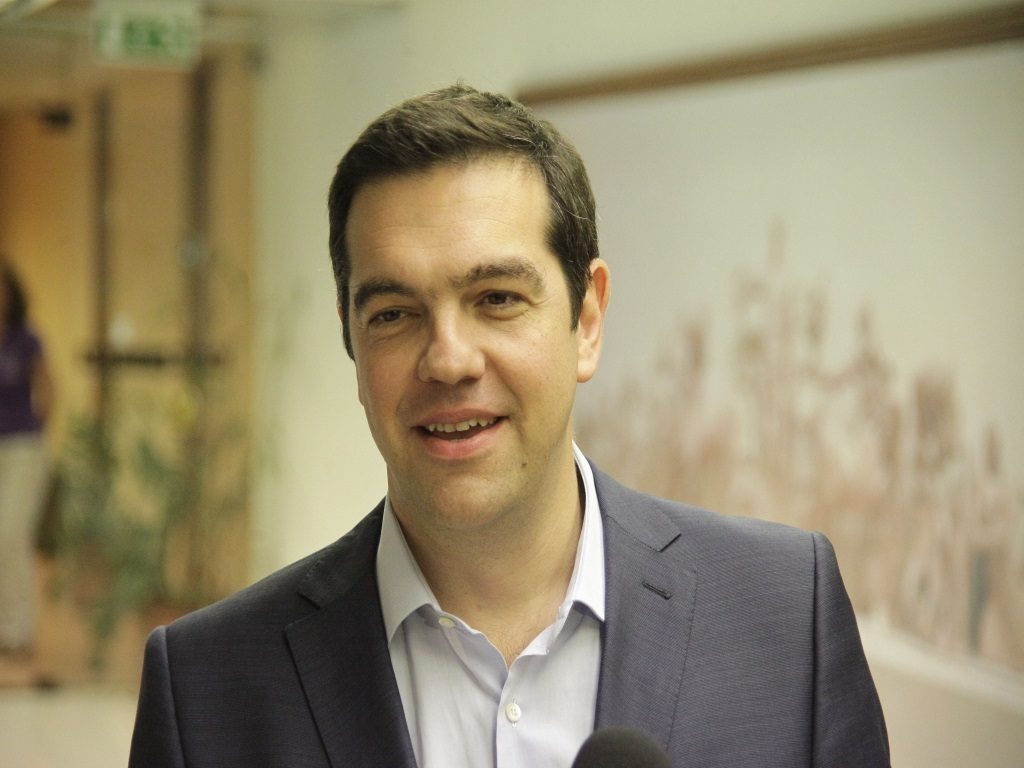 Τετ α τετ Τσίπρα με καθαρίστρια – Τι είπαν (ΒΙΝΤΕΟ)