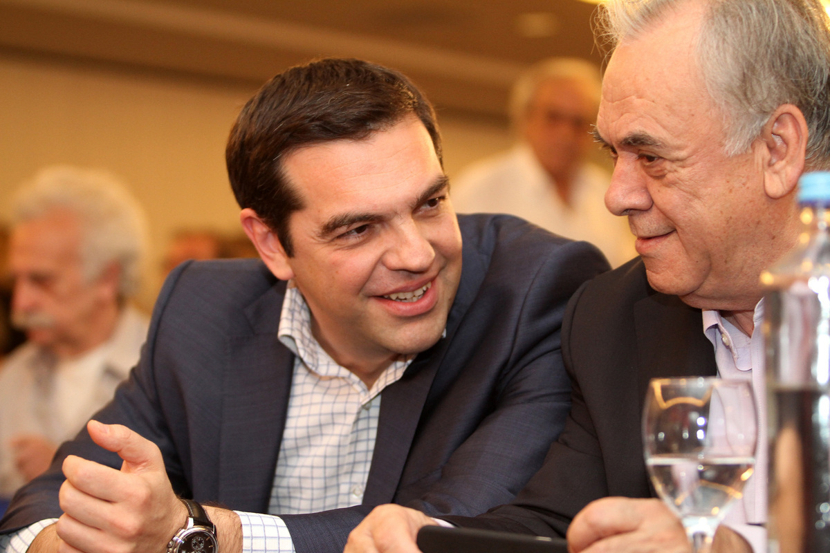 Η… στροφή του Τσίπρα έγινε trend (#strofi_360)