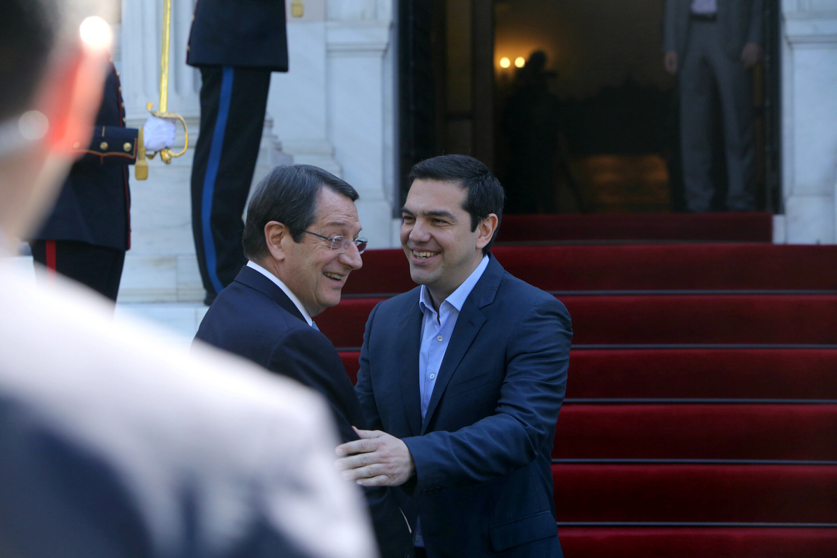 Μηνύματα Τσίπρα στους δανειστές μέσω… Αναστασιάδη: Αν δεν διεκδικείς…