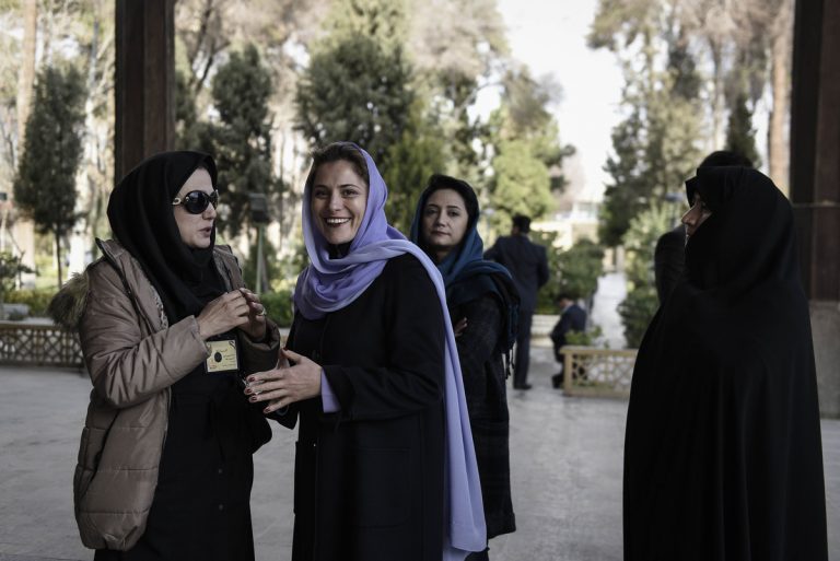 Η Μπέτυ Μπαζιάνα με μαντήλα! Φωτογραφίες από το ταξίδι Τσίπρα στο Ιράν