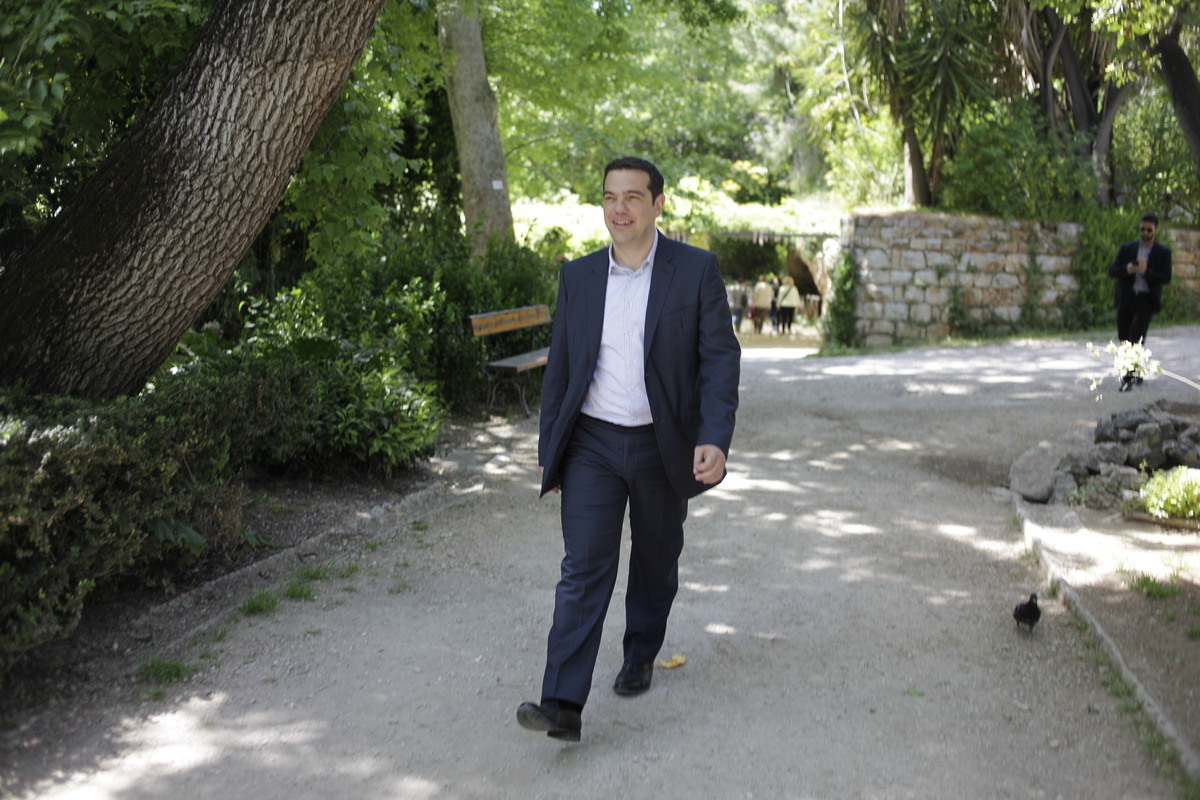 ΦΩΤΟ: Η ανοιξιάτικη βόλτα του Αλέξη Τσίπρα στον εθνικό κήπο!