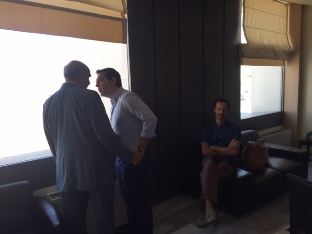Εκλογές 2015: Όταν ο Τσίπρας συνάντησε τον Μεΐμαράκη στο αεροδρόμιο Ηρακλείου  ΦΩΤΟ