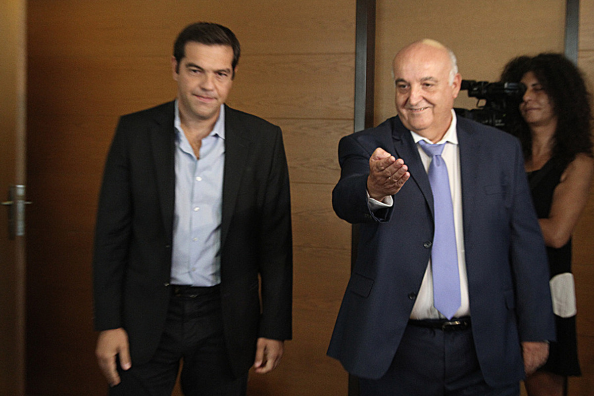 Ο Τσίπρας στο ΣΔΟΕ: Η κυβέρνηση αφήνει ανέλεγκτη την φοροδιαφυγή των ισχυρών