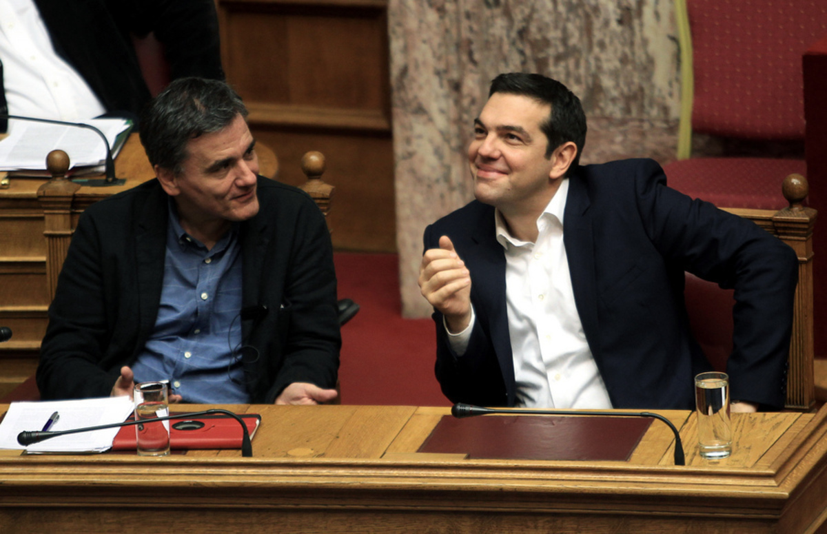 Ξεσπαθώνει το Μαξίμου κατά του ΔΝΤ! – Πρωτογενές πλεόνασμα 0,7%: Τι σημαίνει για την αξιολόγηση και τα μέτρα