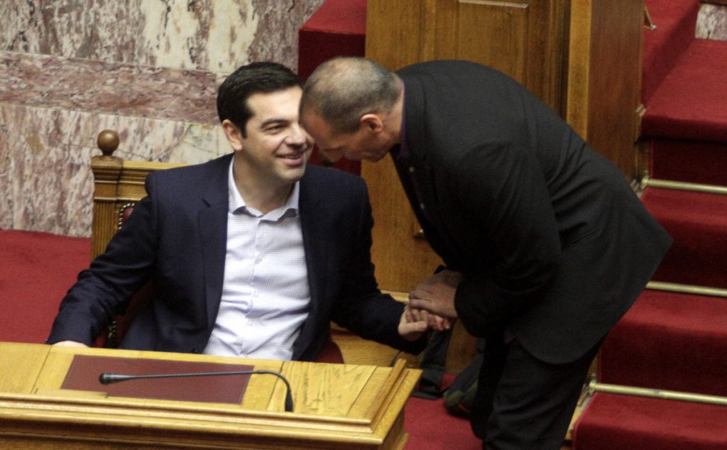 Τα οργισμένα τηλεφωνήματα Τσίπρα και Βαρουφάκη στον Ντράγκι – Πρωθυπουργός: Δεν υποχωρώ σε τέτοιες τακτικές – Έξαλλος ο ΥΠΟΙΚ: Κάνετε ωμό εκβιασμό!
