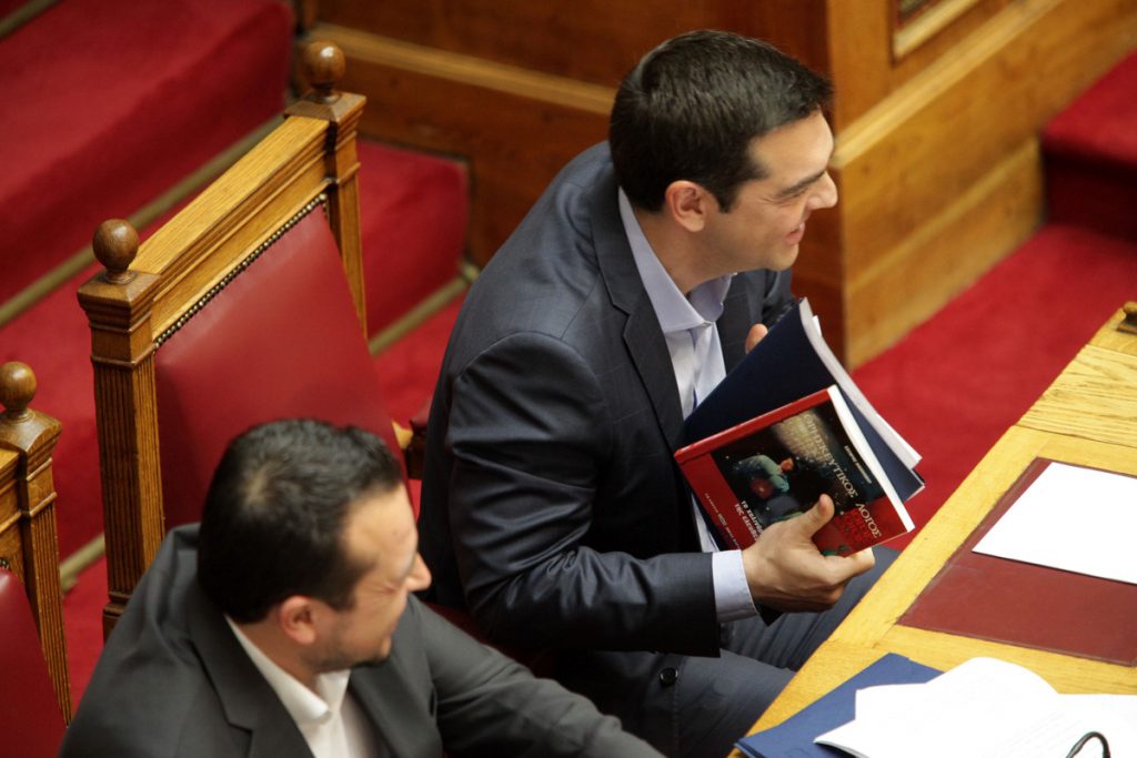 Ο Αλέξης Τσίπρας με τον… θρησκευτικό λόγο ανά χείρας (ΦΩΤΟ)