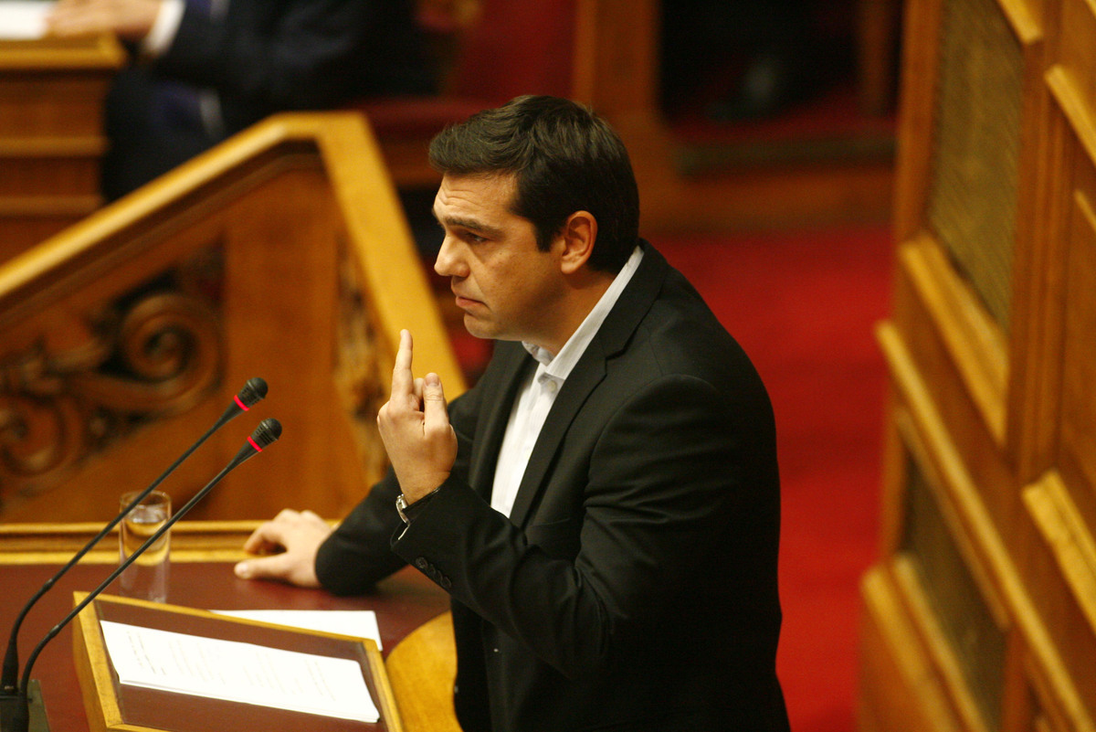 Τσίπρας: Σήμερα ψηφίζεται ένα σχέδιο νόμου που δεν μεταφράστηκε αλλά γράφτηκε εδώ! – Δεν κάνουμε πίσω σε τίποτα από όσα έχουμε εξαγγείλει