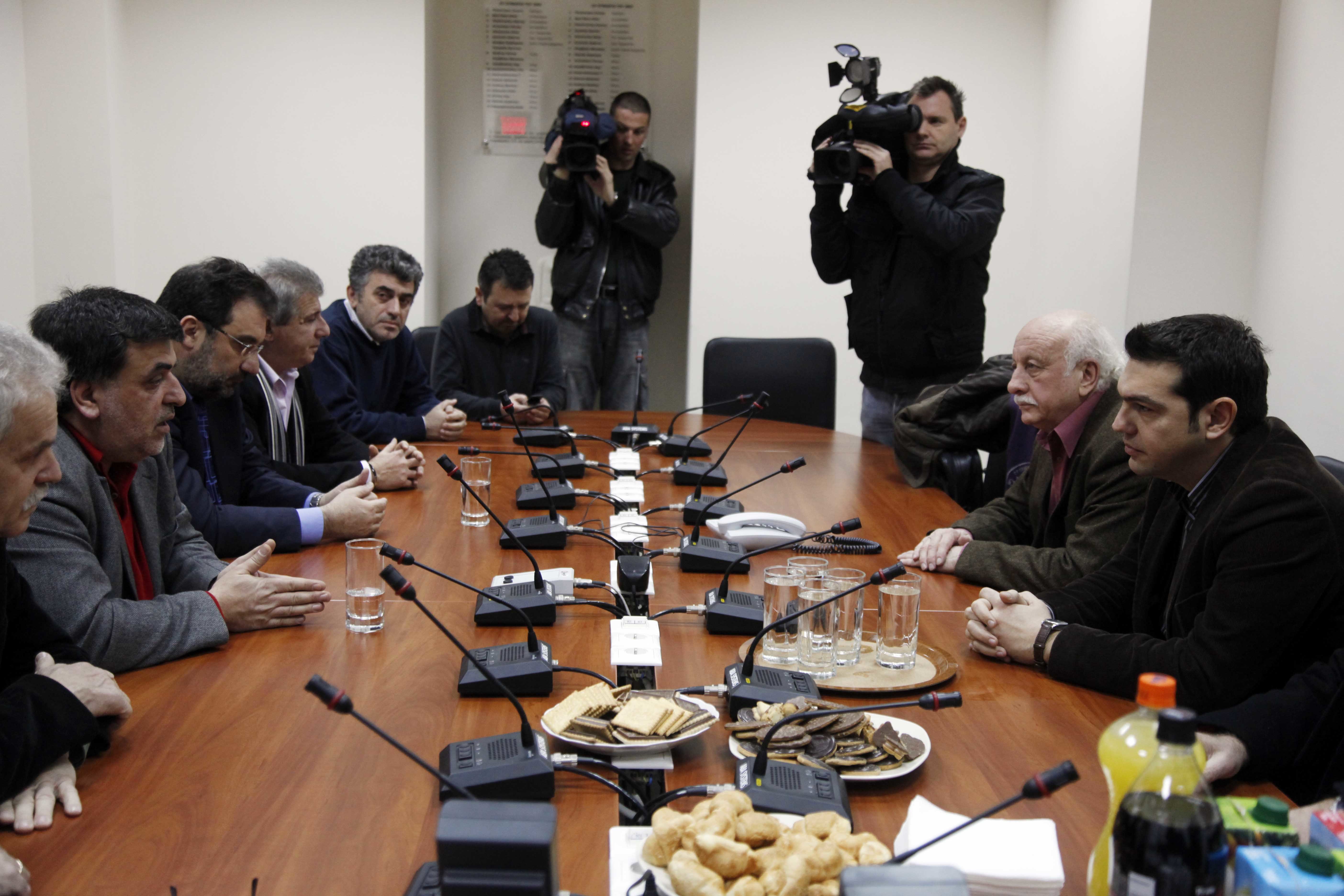 Ο Αλέξης Τσίπρας στη συνάντηση του με το προεδρείο της ΑΔΕΔΥ. ΦΩΤΟ EUROKINISSI