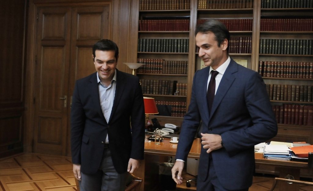Καχυποψία στο Μέγαρο Μαξίμου για τα ταξίδια Μητσοτάκη στο εξωτερικό