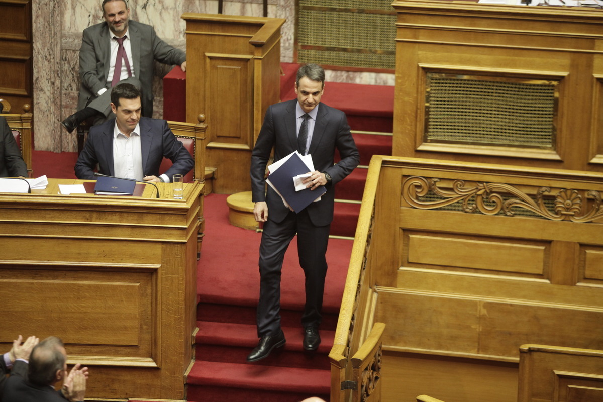 Τσίπρας σε Μητσοτάκη: Θα ζητήσεις την έκδοση Χριστοφοράκου από τη Μέρκελ;
