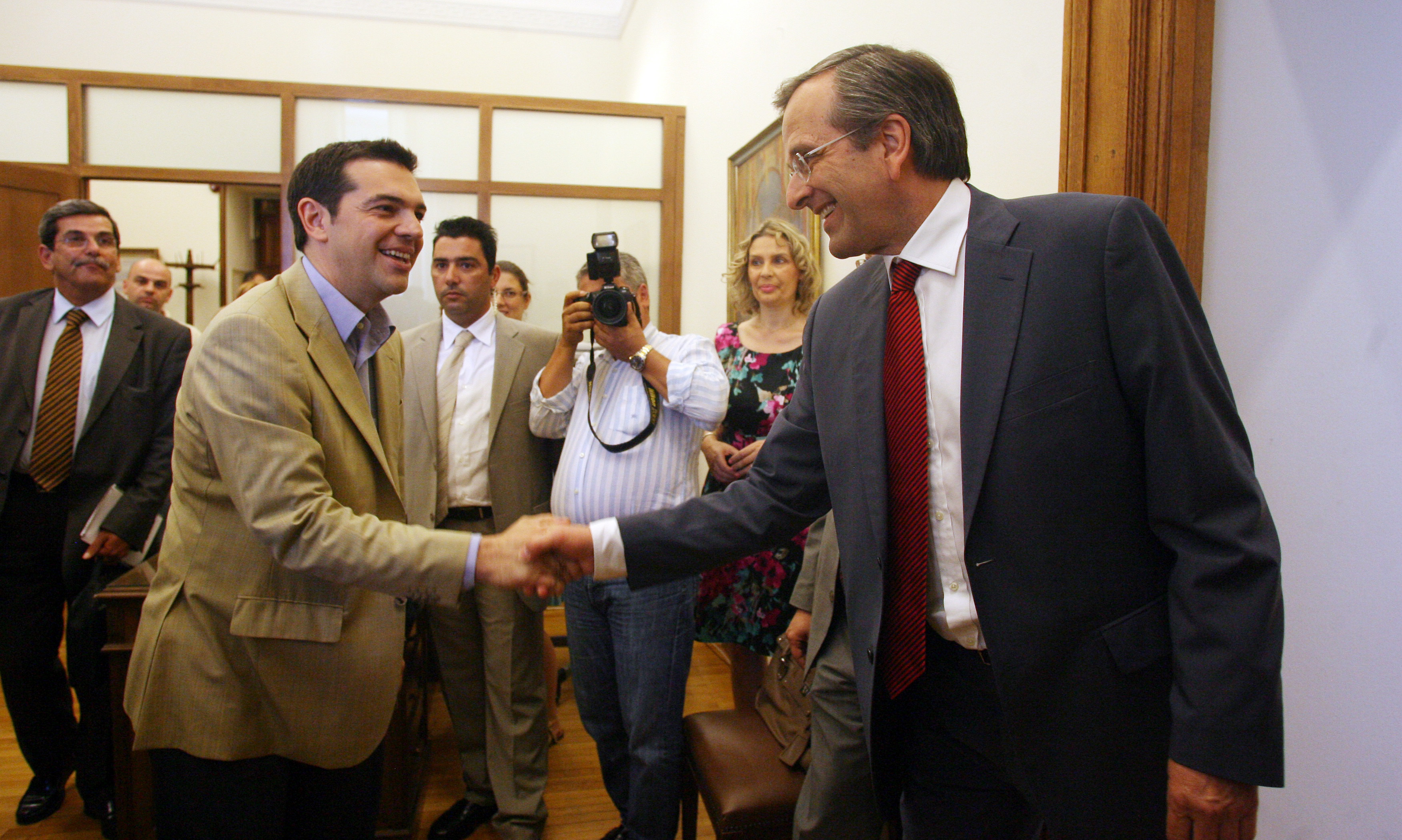 Η νίκη του ΣΥΡΙΖΑ βοηθάει τον Σαμαρά απέναντι στην τρόικα!