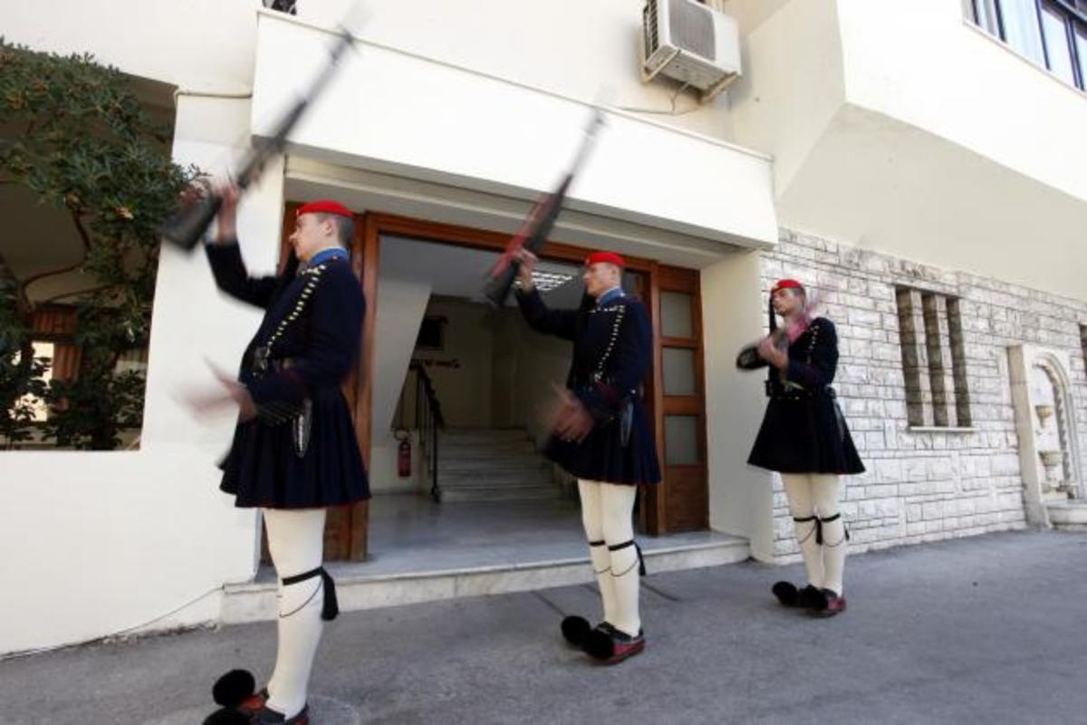 Διαλύουν το στρατό και “κόβουν” τα κονδύλια του ΕΣΠΑ κατά 42% οι Ευρωπαίοι!