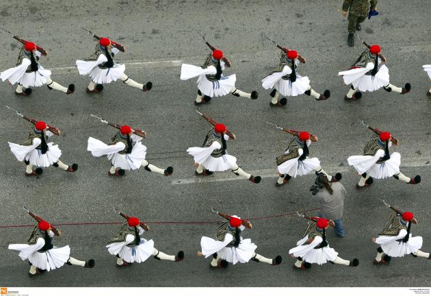 ΠΕΡΙΚΟΠΕΣ στις Ένοπλες Δυνάμεις: ο “κοινωνικός αυτοματισμός” και το χρέος των στρατιωτικών