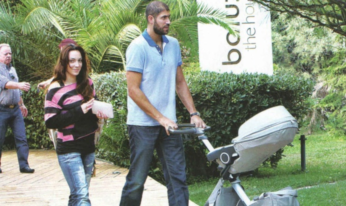 Μ. Τσουρή – Π. Βασιλόπουλος: Βόλτα με τον γιο τους, λίγο πριν τη βάφτιση!