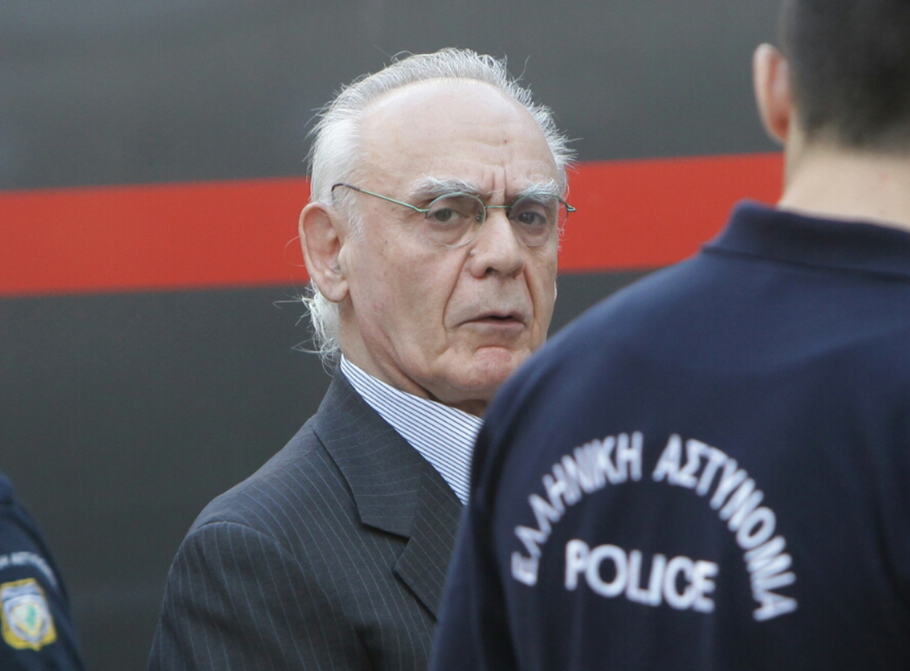 Τσοχατζόπουλος: Δεν… χωρούσαν στην αίθουσα και ανέβαλαν τη δίκη – Απούσα η Βίκυ Σταμάτη